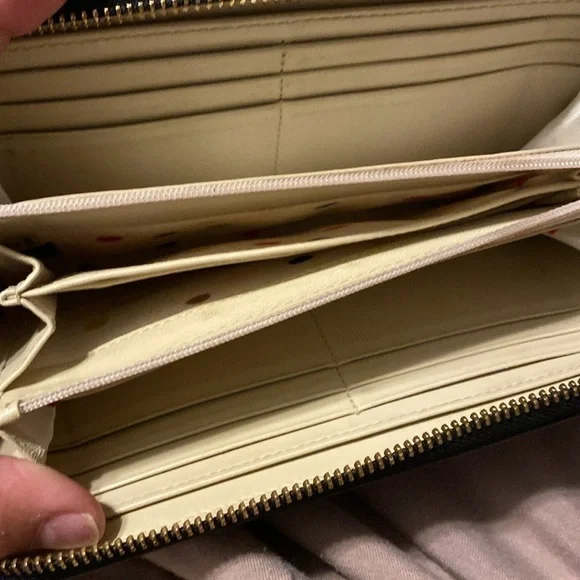 🎉HP🎉🎉Kate Spade Black Wallet - Picture 6 of 9